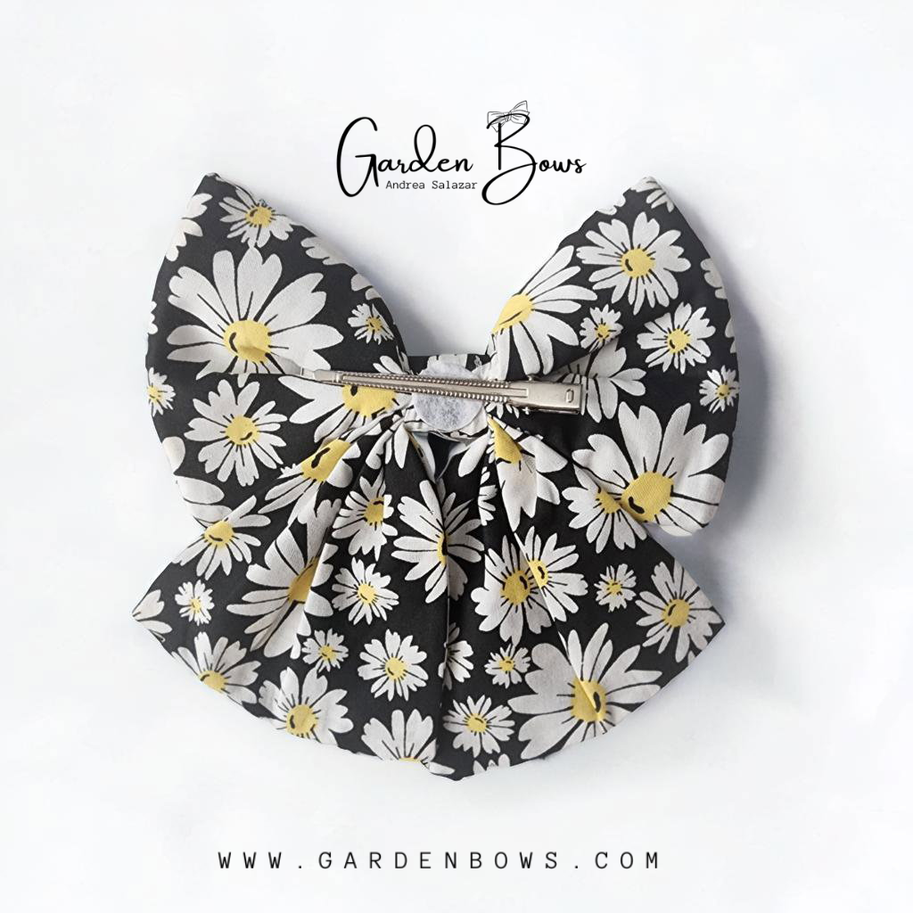 Daisy Cheer Bow